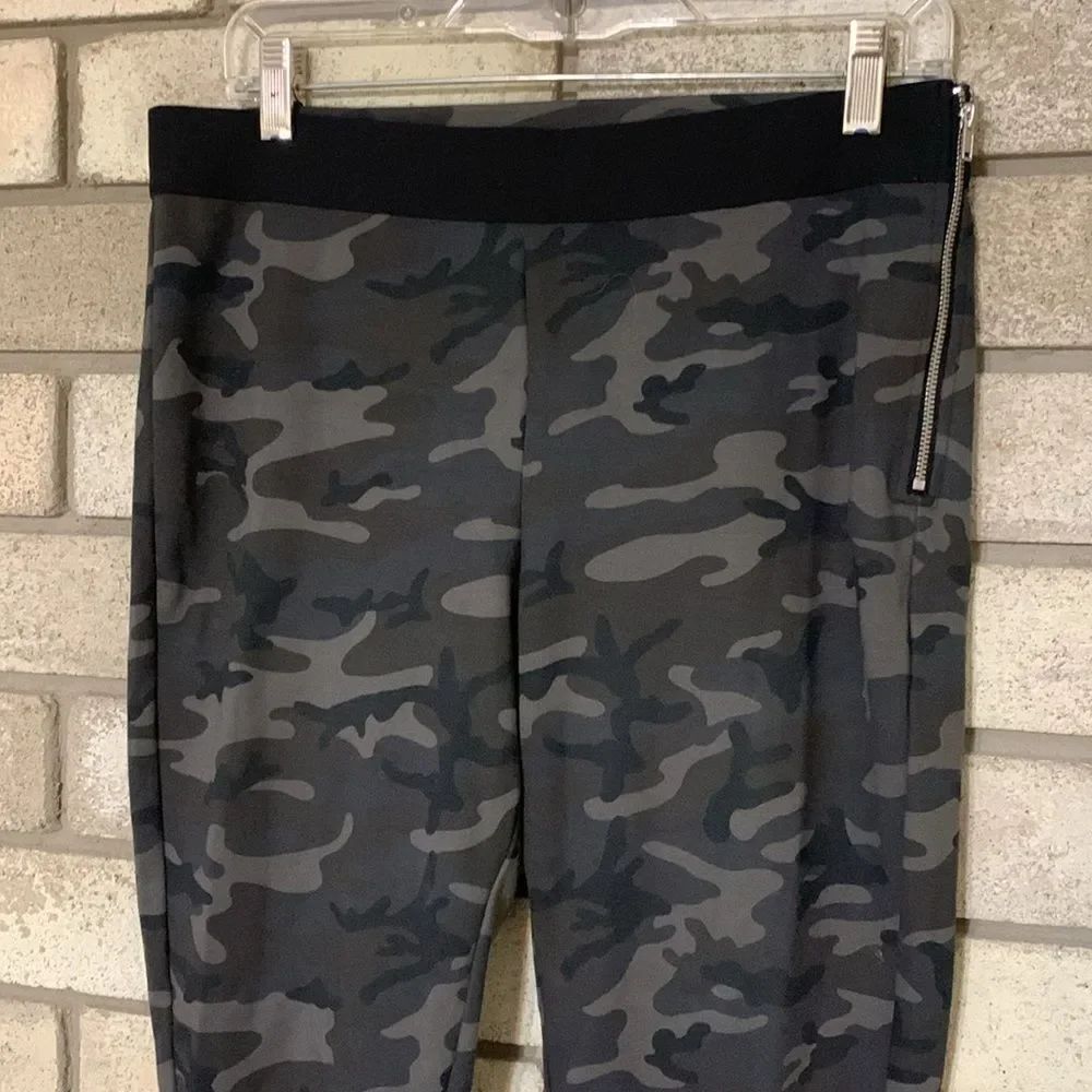 3for$20 pants medium - Picture 2 of 4